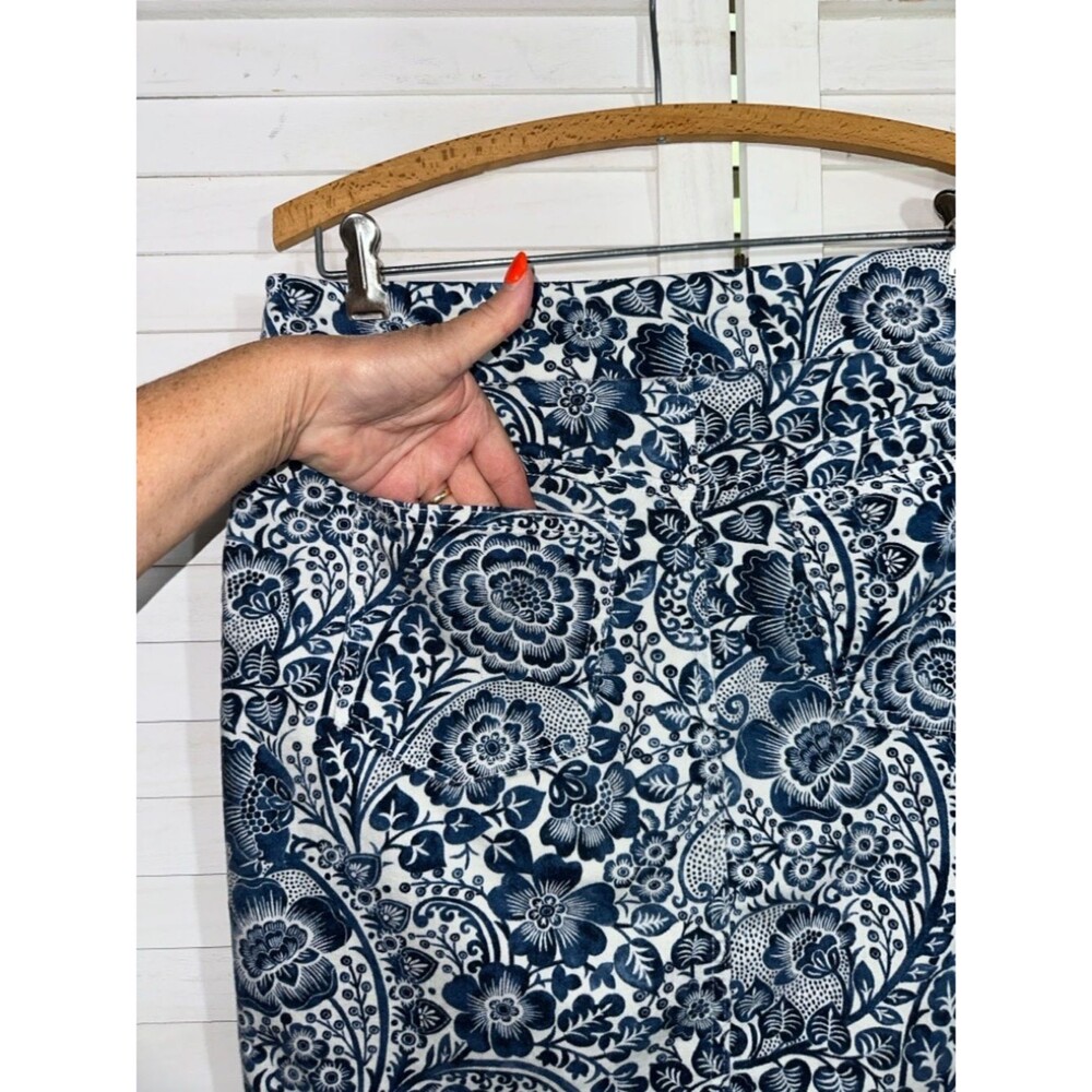 Chico's Skort Size 6 Navy and White Denim - Picture 6 of 11